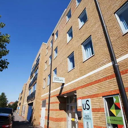 Multiple Bed Goodwood Road Sk דירה