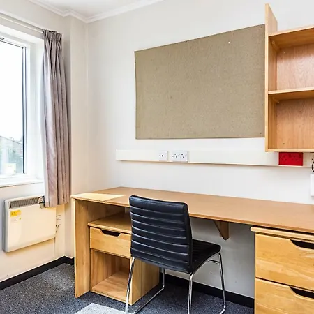 Multiple Bed Goodwood Road Sk דירה *