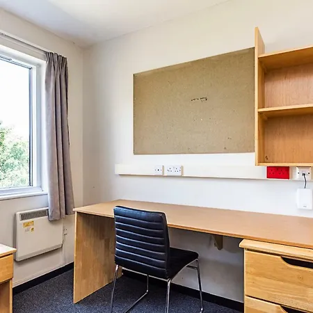 Multiple Bed Goodwood Road Sk דירה *
