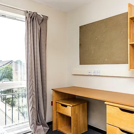 Multiple Bed Goodwood Road Sk דירה *